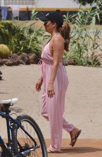 Eva Longoria feet photo thumbnail