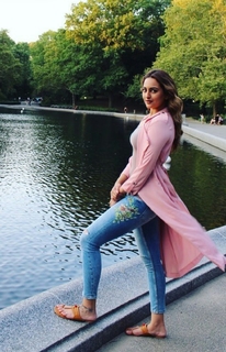 Sonakshi Sinha feet photo thumbnail