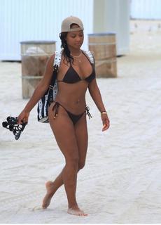 Christina Milian feet photo thumbnail