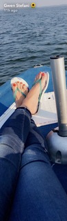 Gwen Stefani feet photo thumbnail