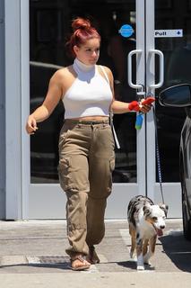 Ariel Winter feet photo thumbnail