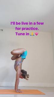 Kino MacGregor feet photo thumbnail
