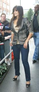 Nelly Furtado feet photo thumbnail