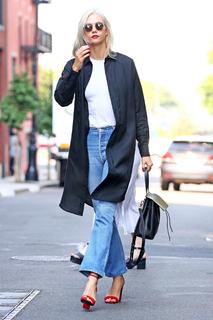 Karlie Kloss feet photo thumbnail