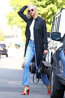 Karlie Kloss feet photo thumbnail