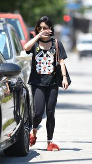 Vanessa Hudgens feet photo thumbnail