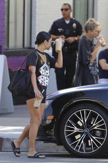 Vanessa Hudgens feet photo thumbnail