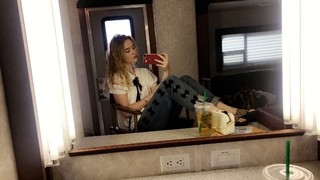 Kathryn Newton feet photo thumbnail
