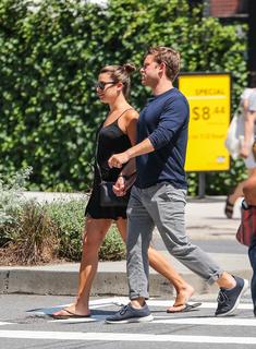 Lea Michele feet photo thumbnail