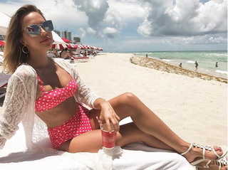 Arielle Kebbel feet photo thumbnail