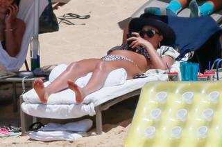 Jessica Alba feet photo thumbnail