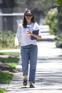 Jennifer Garner feet photo thumbnail