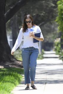 Jennifer Garner feet photo thumbnail