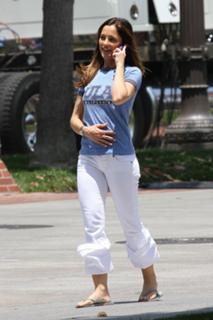 Minka Kelly feet photo thumbnail