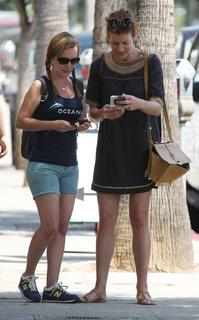 Kate Walsh feet photo thumbnail