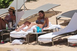 Jessica Alba feet photo thumbnail