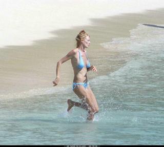 Uma Thurman feet photo thumbnail