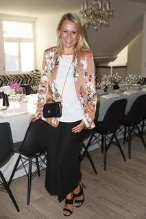 Nova Meierhenrich feet photo thumbnail