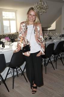 Nova Meierhenrich feet photo thumbnail