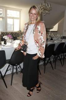 Nova Meierhenrich feet photo thumbnail