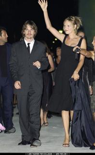 Uma Thurman feet photo thumbnail
