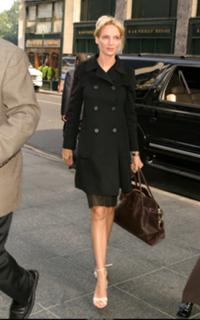 Uma Thurman feet photo thumbnail