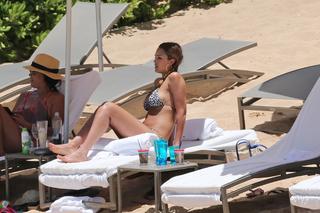 Jessica Alba feet photo thumbnail