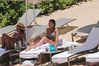 Jessica Alba feet photo thumbnail