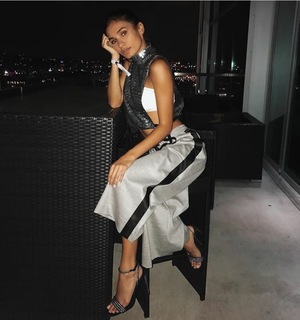 Pia Mia feet photo thumbnail