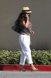 Salma Hayek feet photo thumbnail