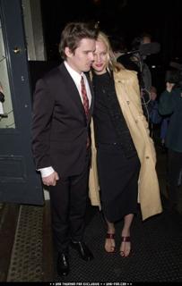 Uma Thurman feet photo thumbnail