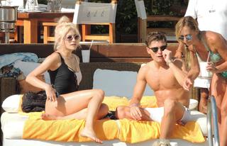Pixie Lott feet photo thumbnail