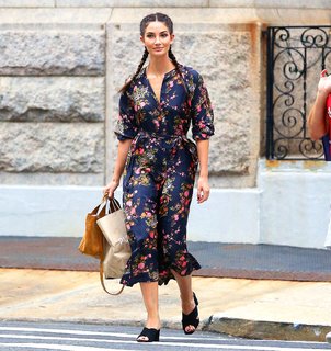 Lily Aldridge feet photo thumbnail