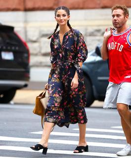 Lily Aldridge feet photo thumbnail