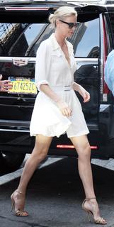 Charlize Theron feet photo thumbnail