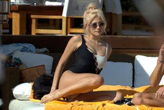 Pixie Lott feet photo thumbnail