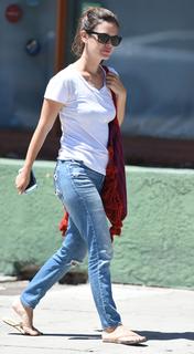 Rachel Bilson feet photo thumbnail