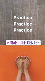 Kino MacGregor feet photo thumbnail