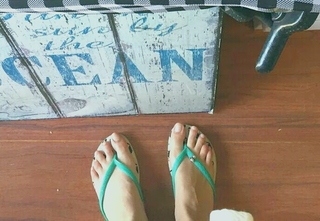 Dulce María feet photo thumbnail