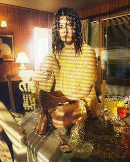 Selena Gomez feet photo thumbnail