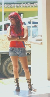 Dulce María feet photo thumbnail