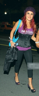 Dulce María feet photo thumbnail
