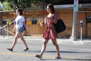 Vanessa Hudgens feet photo thumbnail