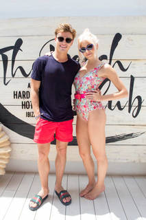 Pixie Lott feet photo thumbnail