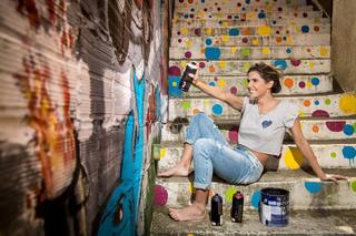 Deborah Secco feet photo thumbnail