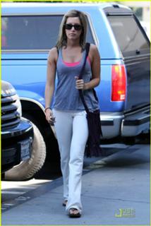 Ashley Tisdale feet photo thumbnail