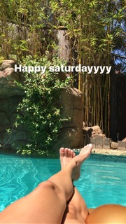 Vanessa Hudgens feet photo thumbnail
