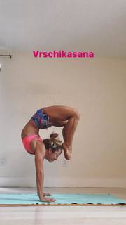 Kino MacGregor feet photo thumbnail