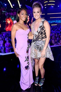 Carrie Underwood feet photo thumbnail