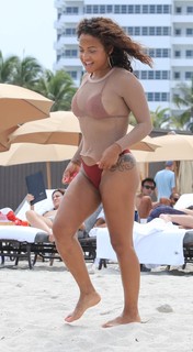 Christina Milian feet photo thumbnail